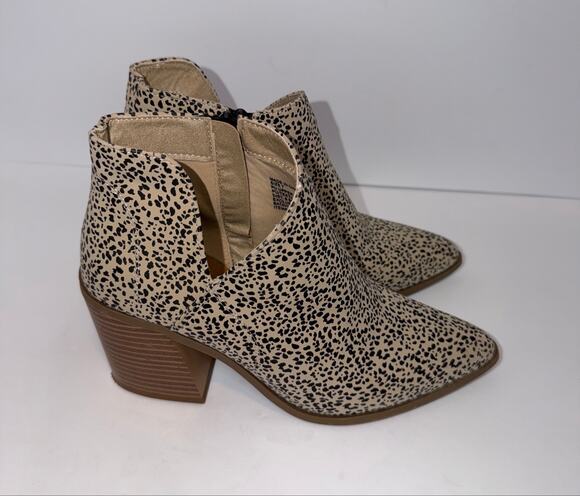 Serra Shoes - Serra Ankle Booties 7 Cream Black Speckled Animal Print Pointed Toe Block Heel
